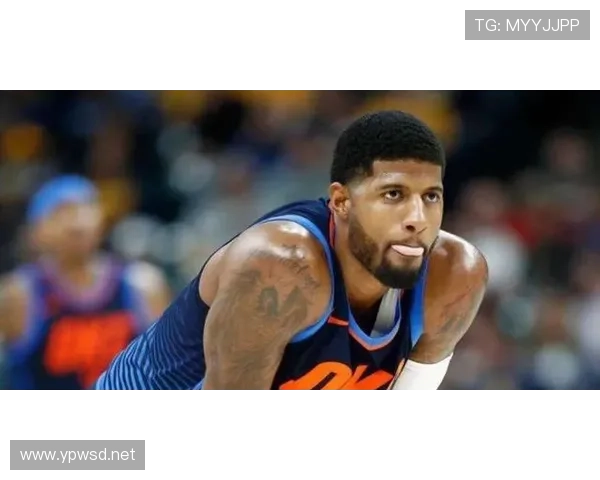 保罗·乔治穿得跟街区老大似的，上球场居然还这么低调？